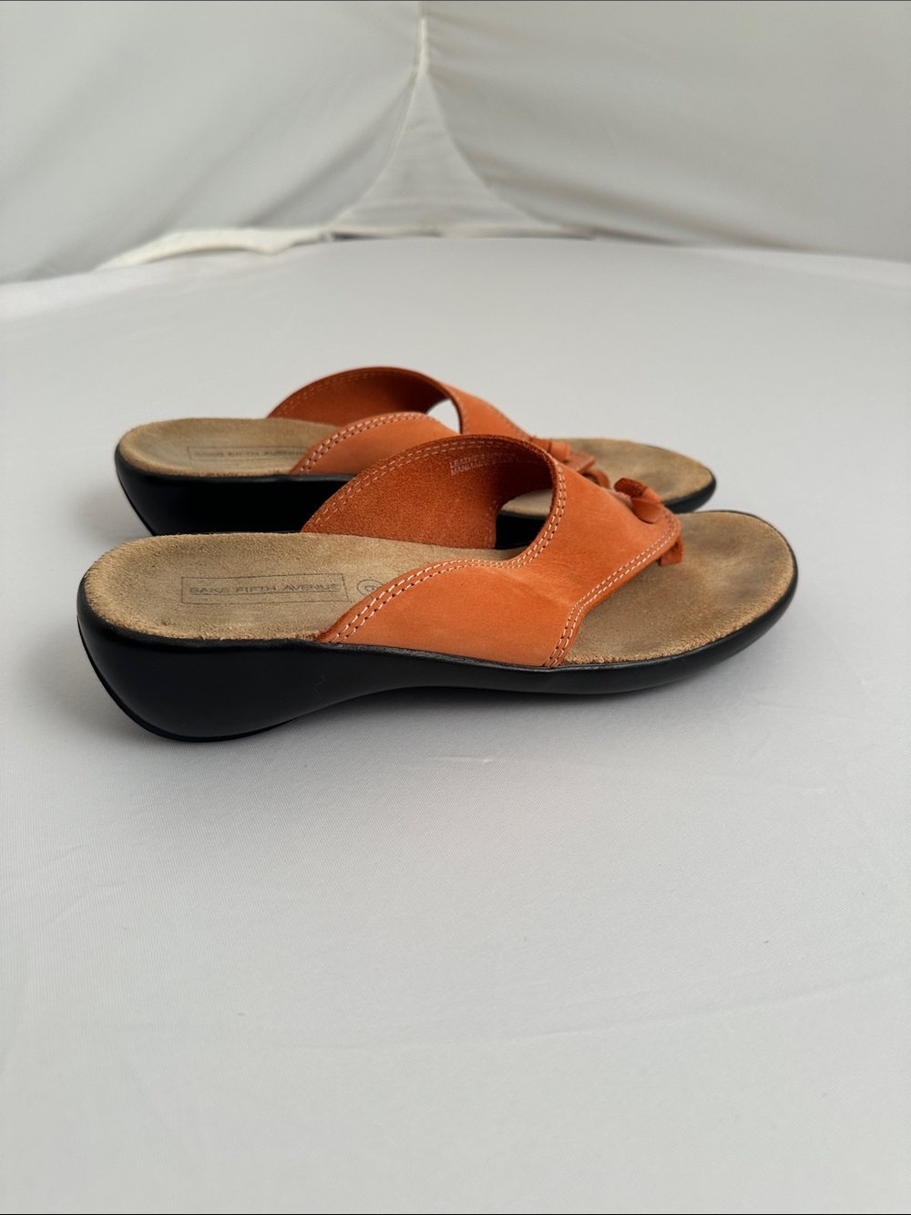 Saks Fifth Avenue Y2K cantaloupe suede thong sandals - Picture 3 of 8